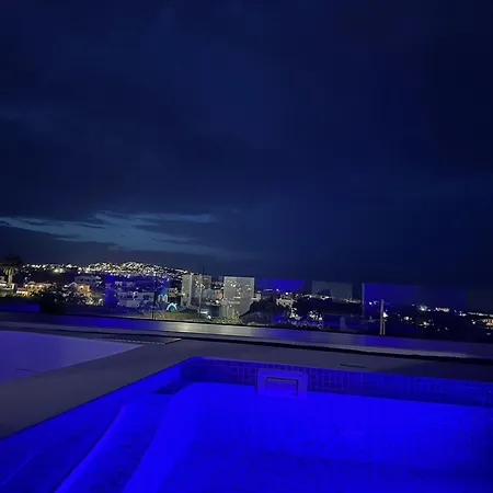 Elvis' * Fira (Santorini)