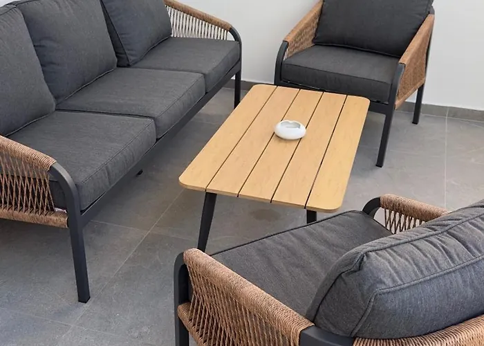 Проживание в семье Elvis' *