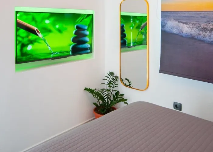 Elvis' Fira (Santorini)